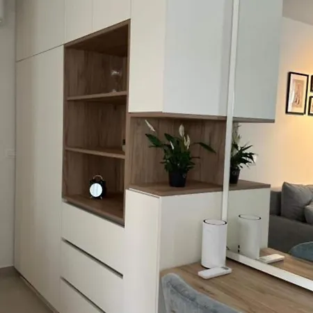 One Bedroom With Balcony And View * 자다르