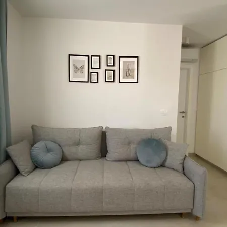 アパート One Bedroom With Balcony And View ザダル