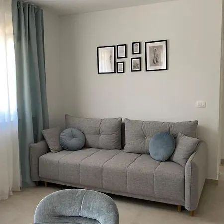 One Bedroom With Balcony And View Apartment *