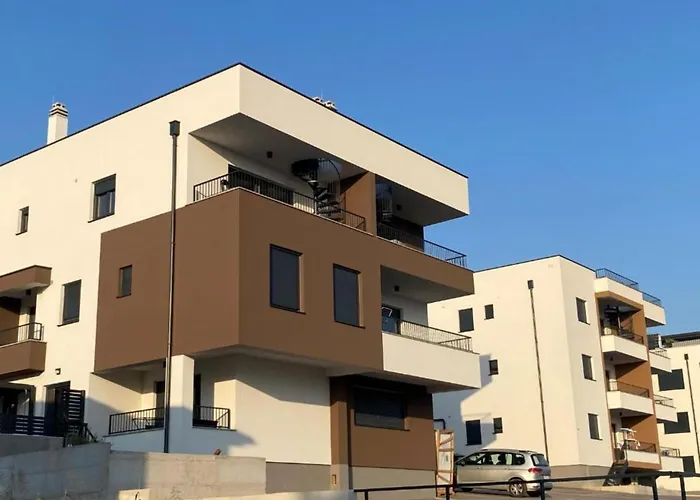 One Bedroom With Balcony And View アパート ザダル