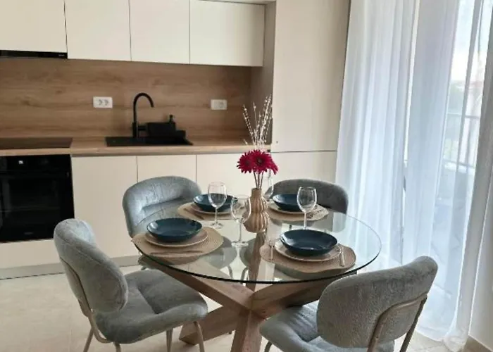 One Bedroom With Balcony And View アパート ザダル