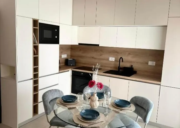 アパート One Bedroom With Balcony And View ザダル